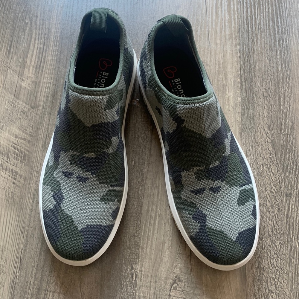 Blondo camo sneakers size 8M